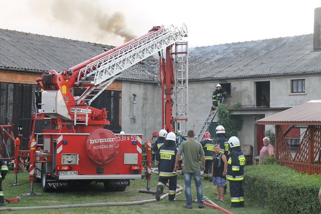 Spłonął budynek w Pogorzeli - zdjęcia