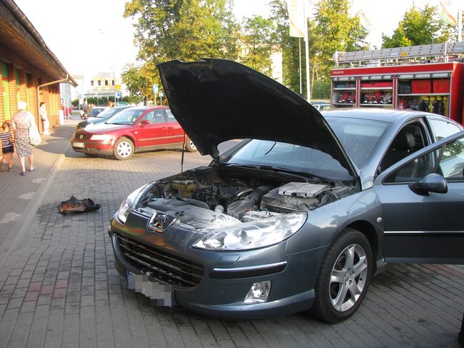 Próbował ratować auto - zdjęcia