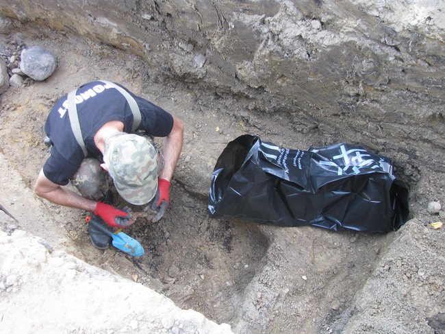 Ludzkie kości w centrum wioski - zdjęcia