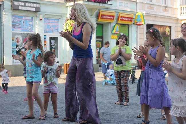 Afrykańskie rytmy na rynku - zdjęcia