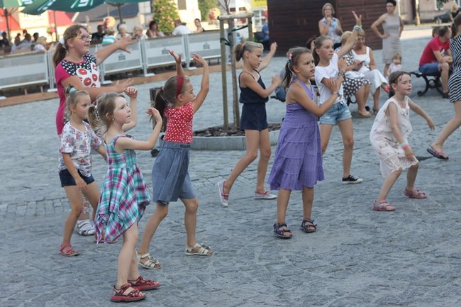 Afrykańskie rytmy na rynku - zdjęcia