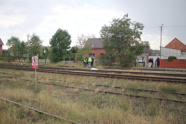 Zginął przechodząc przez tory - zdjęcia