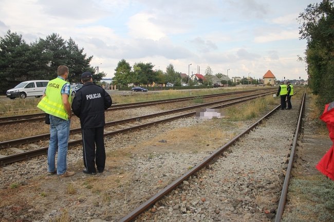 Zginął przechodząc przez tory - zdjęcia