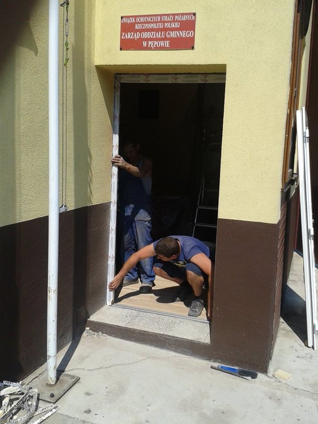 Strażacy uczą, bawią i... pracują - zdjęcia