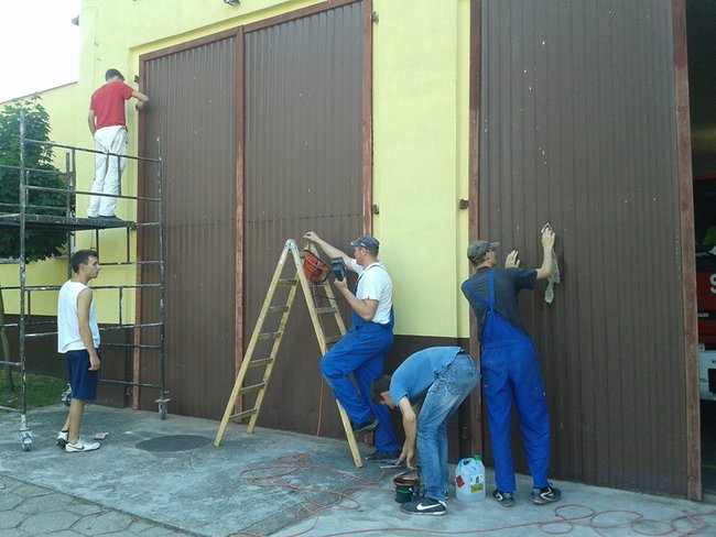 Strażacy uczą, bawią i... pracują - zdjęcia