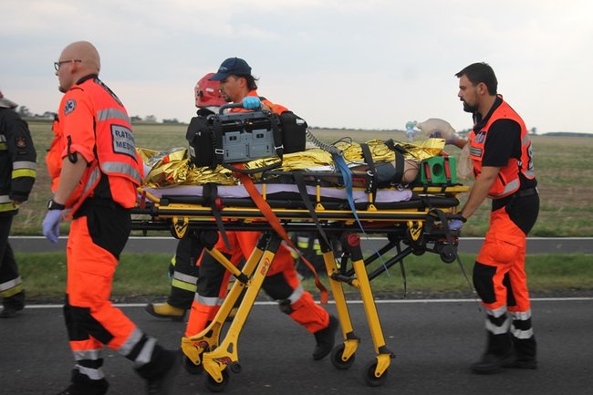 Motocyklista w ciężkim stanie - zdjęcia