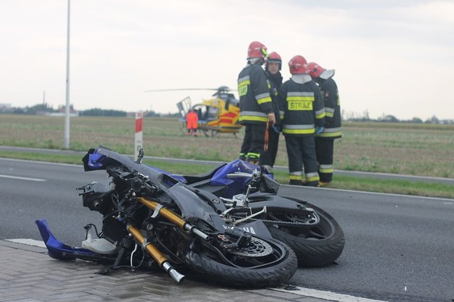 Motocyklista w ciężkim stanie - zdjęcia