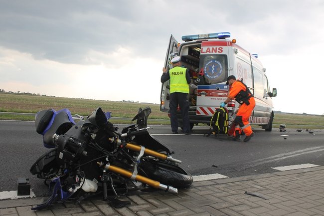Motocyklista w ciężkim stanie - zdjęcia