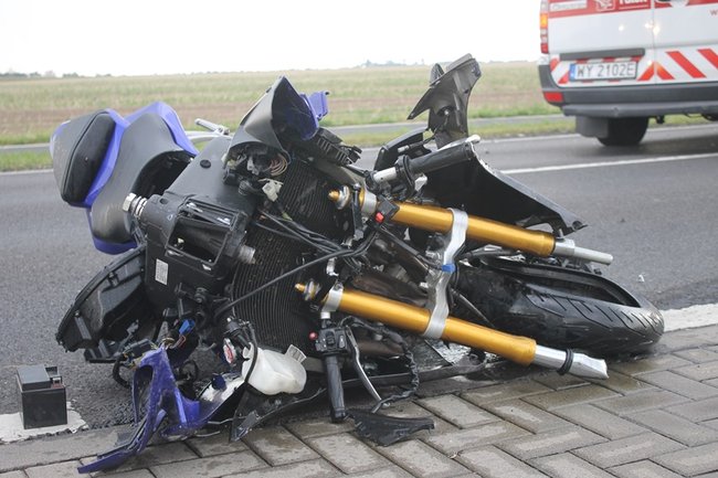 Motocyklista w ciężkim stanie - zdjęcia