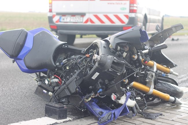Motocyklista w ciężkim stanie - zdjęcia