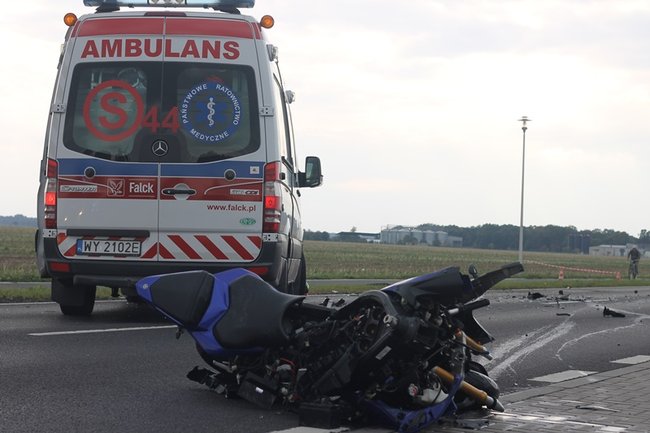 Motocyklista w ciężkim stanie - zdjęcia