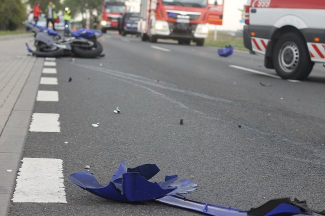 Motocyklista w ciężkim stanie - zdjęcia