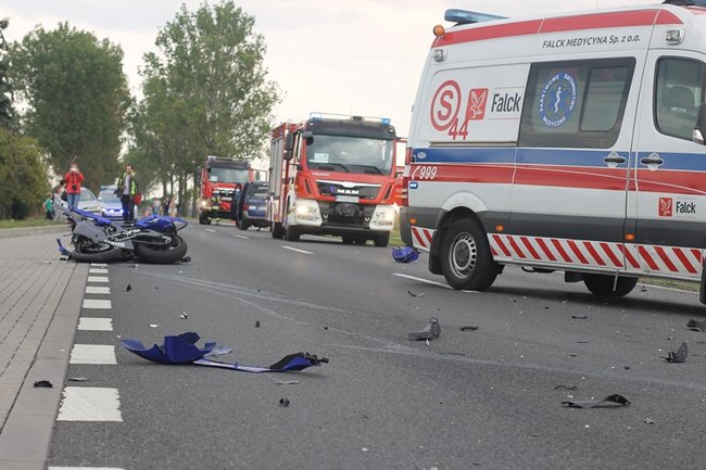 Motocyklista w ciężkim stanie - zdjęcia