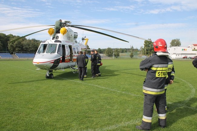 Prezydencki śmigłowiec na stadionie - zdjęcia