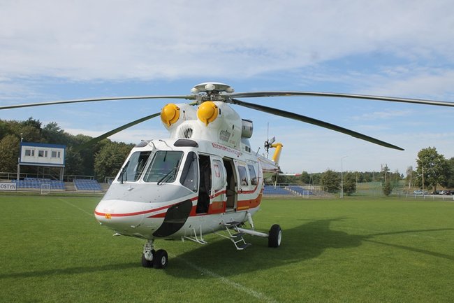 Prezydencki śmigłowiec na stadionie - zdjęcia