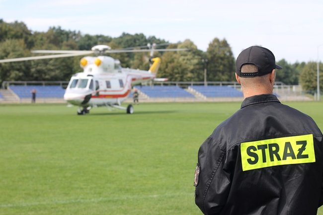 Prezydencki śmigłowiec na stadionie - zdjęcia