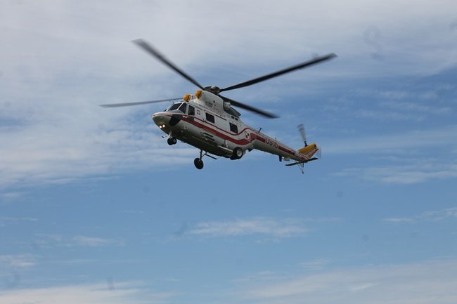 Prezydencki śmigłowiec na stadionie - zdjęcia