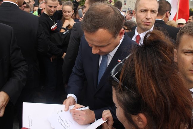 Tłum powitał prezydenta - fotorelacja