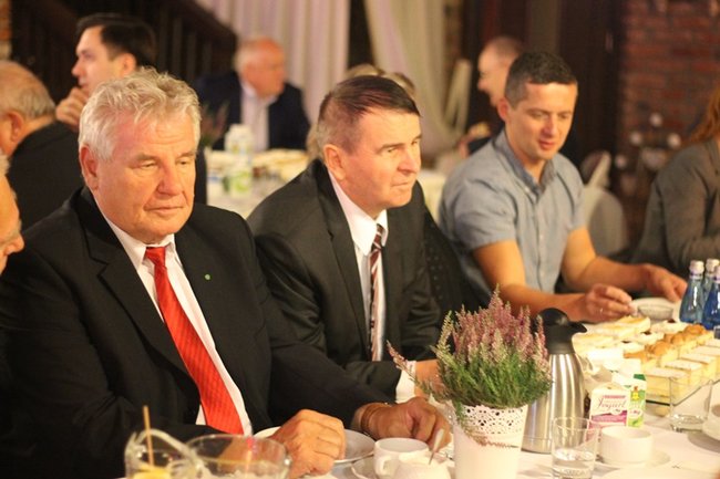 Sukces zawdzięczają ludziom - zdjęcia