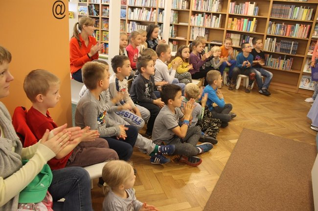 Koń, biedronka i rycerz czytają bajki - zdjęcia