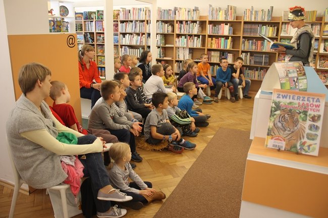 Koń, biedronka i rycerz czytają bajki - zdjęcia