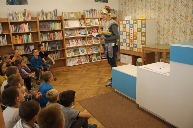 Koń, biedronka i rycerz czytają bajki - zdjęcia