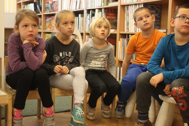 Koń, biedronka i rycerz czytają bajki - zdjęcia