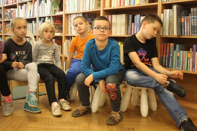Koń, biedronka i rycerz czytają bajki - zdjęcia