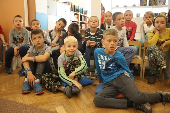 Koń, biedronka i rycerz czytają bajki - zdjęcia