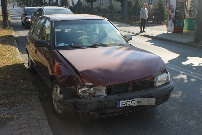 Wypadek na skrzyżowaniu - zdjęcia