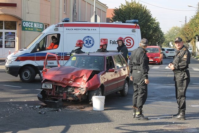 Wypadek na skrzyżowaniu - zdjęcia