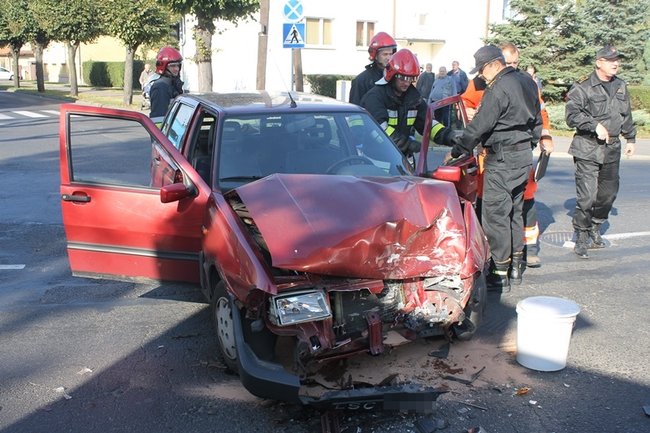 Wypadek na skrzyżowaniu - zdjęcia
