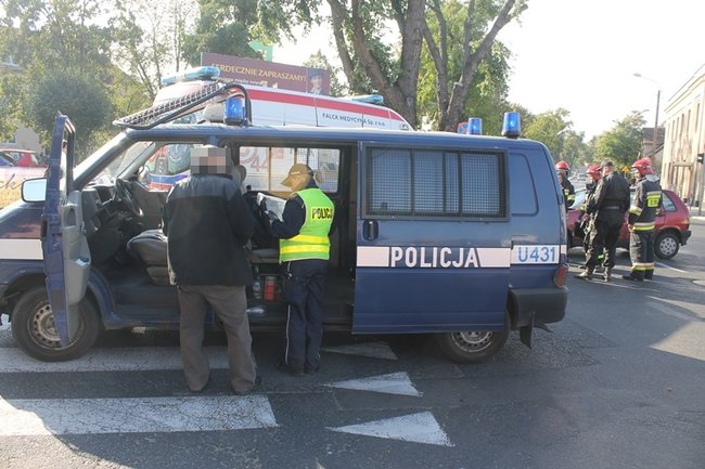 Wypadek na skrzyżowaniu - zdjęcia