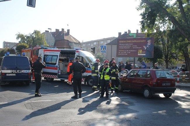 Wypadek na skrzyżowaniu - zdjęcia