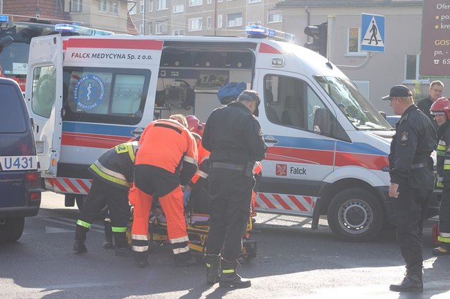 Wypadek na skrzyżowaniu - zdjęcia