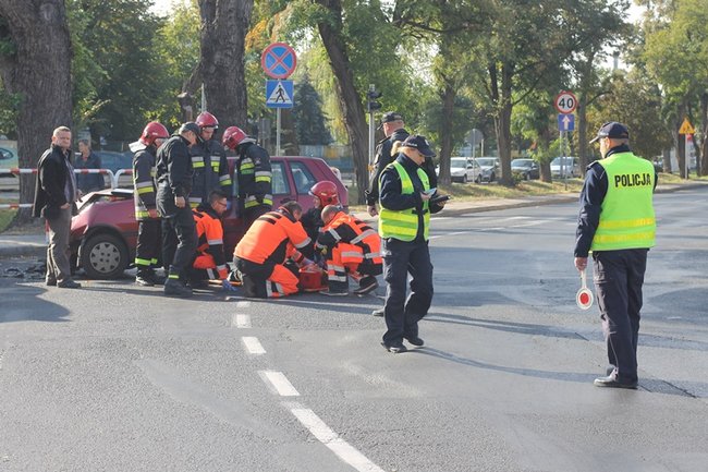 Wypadek na skrzyżowaniu - zdjęcia