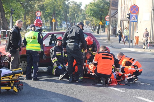 Wypadek na skrzyżowaniu - zdjęcia