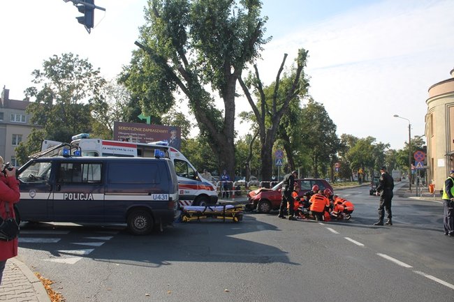 Wypadek na skrzyżowaniu - zdjęcia