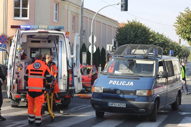 Wypadek na skrzyżowaniu - zdjęcia