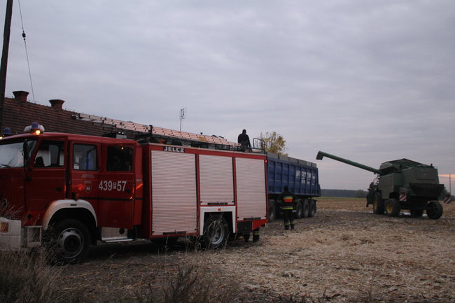 Pożar na polu kukurydzy - zdjęcia