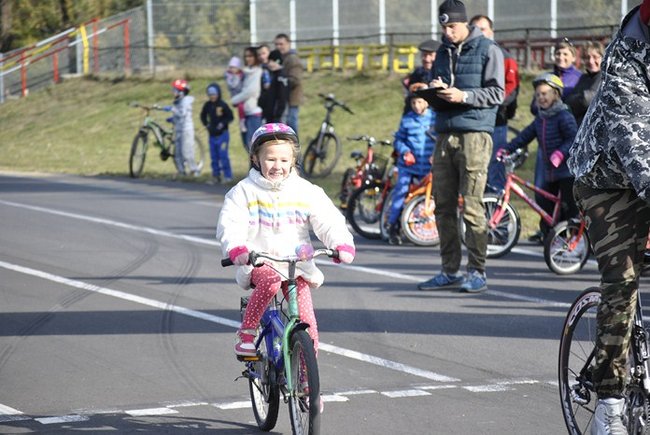 Rowerami po torze kartingowym ? zdjęcia