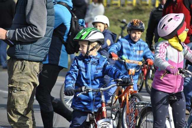 Rowerami po torze kartingowym ? zdjęcia