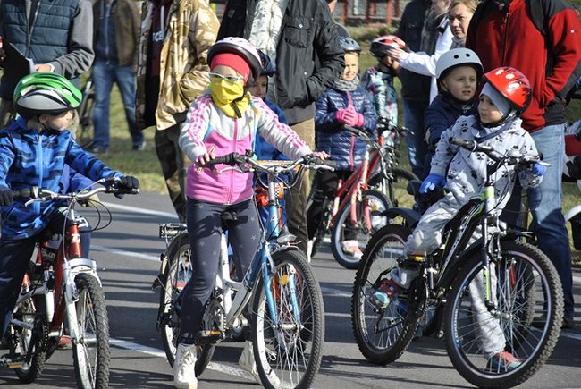 Rowerami po torze kartingowym ? zdjęcia