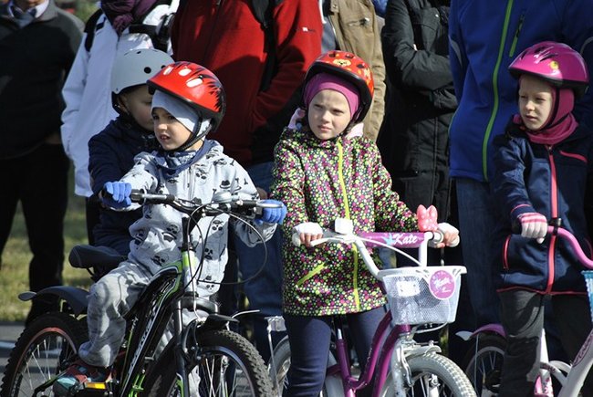 Rowerami po torze kartingowym ? zdjęcia
