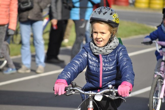Rowerami po torze kartingowym ? zdjęcia