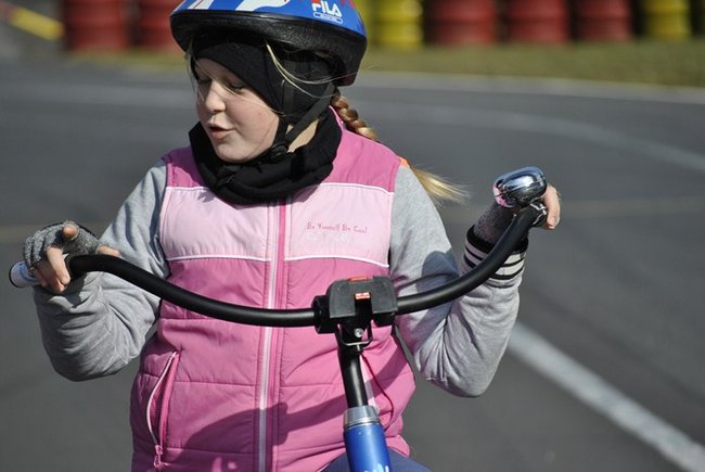 Rowerami po torze kartingowym ? zdjęcia