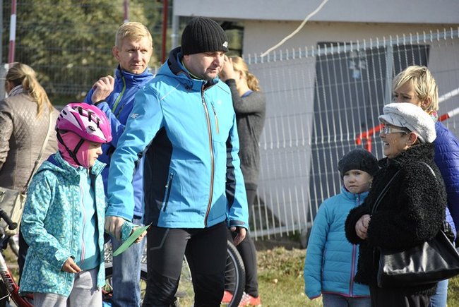Rowerami po torze kartingowym ? zdjęcia