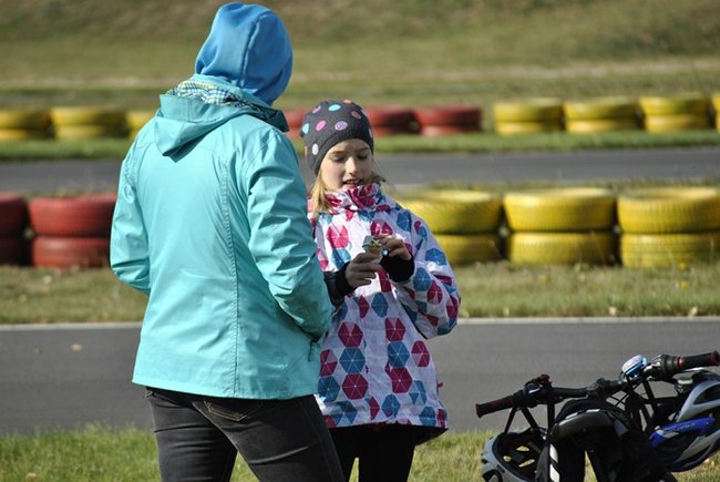 Rowerami po torze kartingowym ? zdjęcia