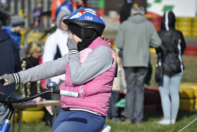 Rowerami po torze kartingowym ? zdjęcia