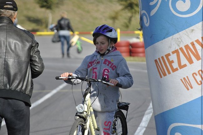 Rowerami po torze kartingowym ? zdjęcia